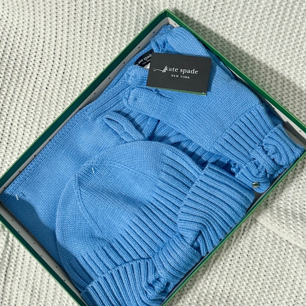 NWT Kate Spade New York Winter Knit Set – Hat, Scarf & Gloves